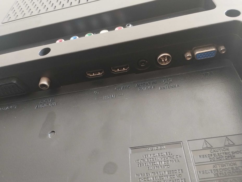 LED телевізор PHILIPS 40PFL5605H/12