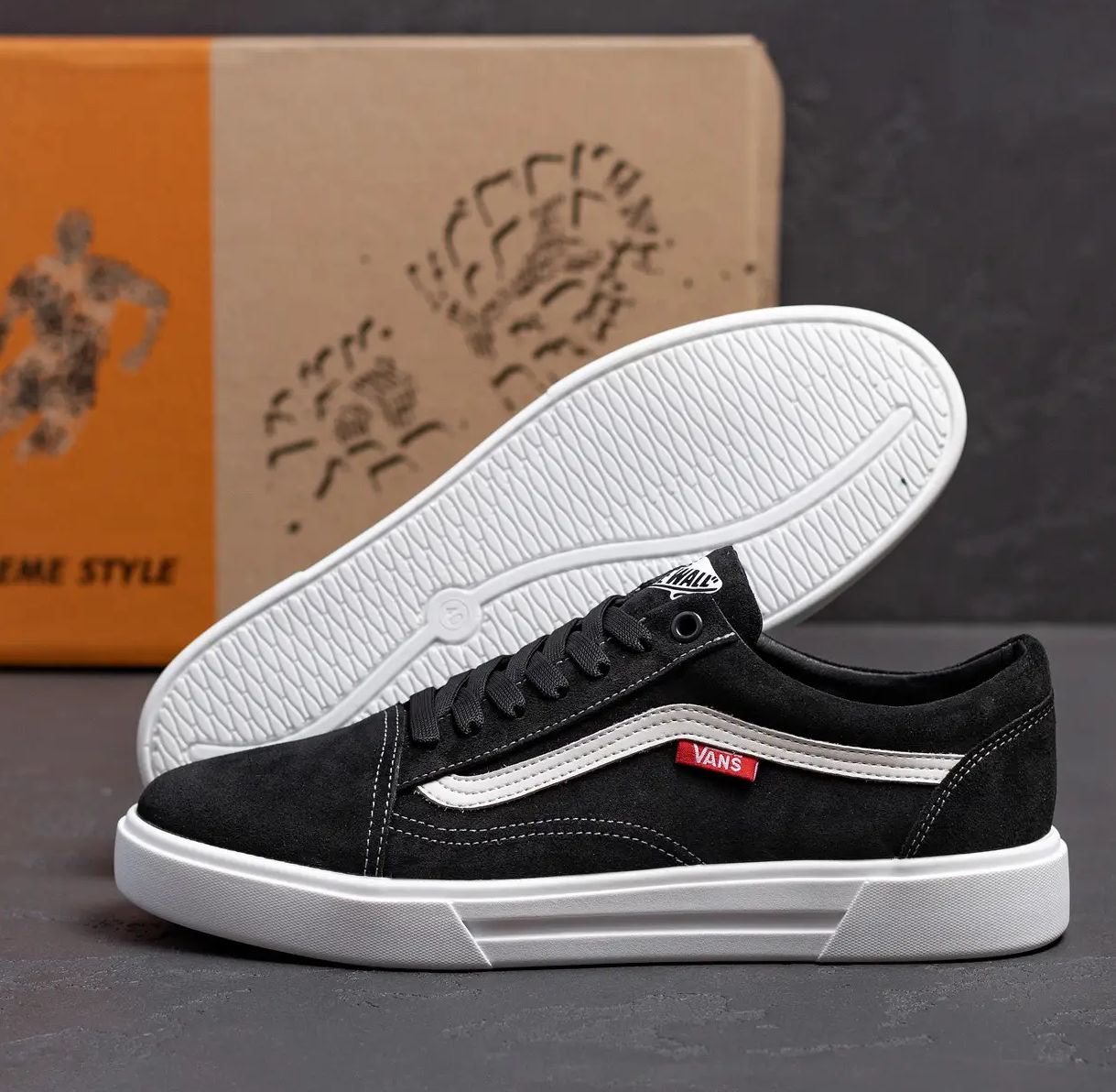 Мужские замшевые кроссовки vans черные на белой подошве кеды