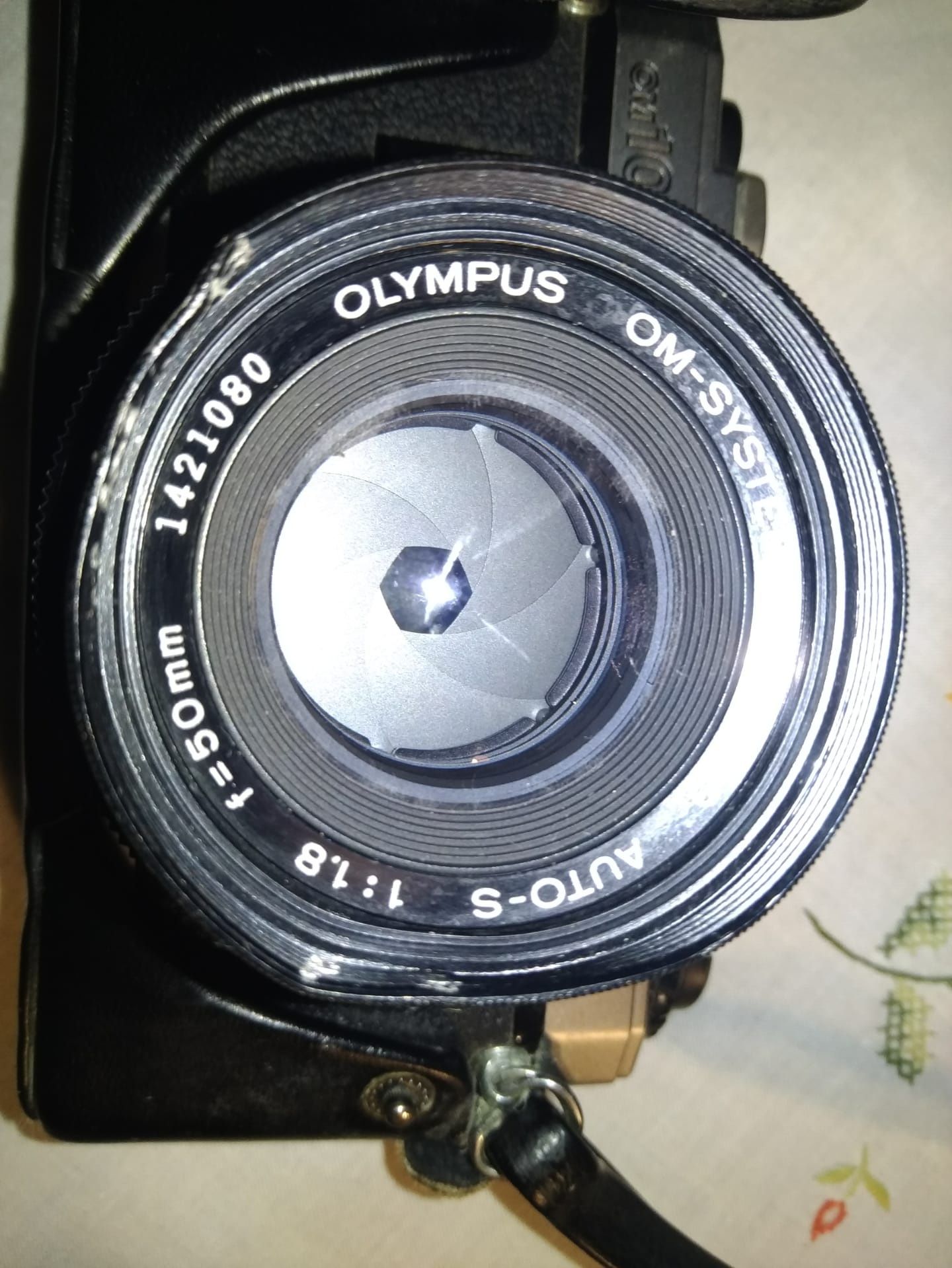 Máquina fotográfica a rolo Olympus OM10 (Ler descrição)