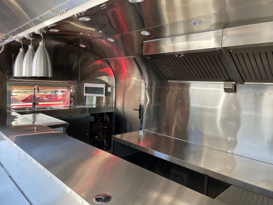 Nowa Przyczepa gastronomiczna SHINE Spring 5m Food Truck foodtruck