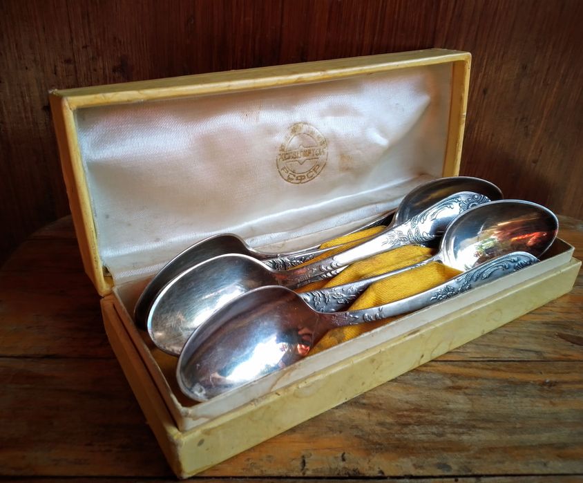 Хорошее состояние! Ложки мнц чайные в коробке! Мнц СССР!