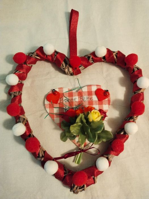 подарунки ручна робота пасхальний вінок серце кашпо горошок для квітів