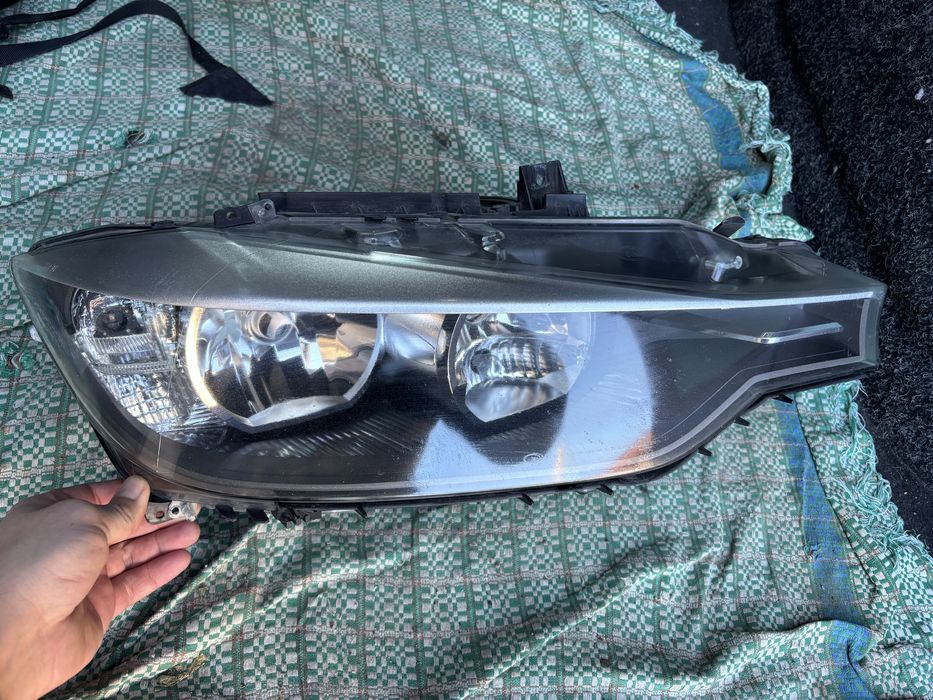 Фара передня права BMW F30