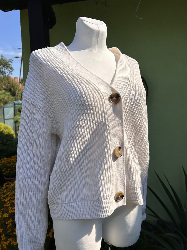 Damski biały oversize sweter kardigan z guzikami prążkowany H&M (S)