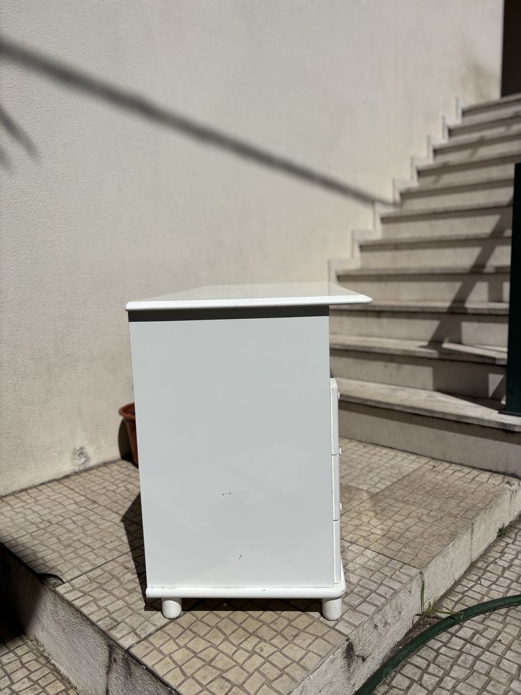 Sectretária com gavetas