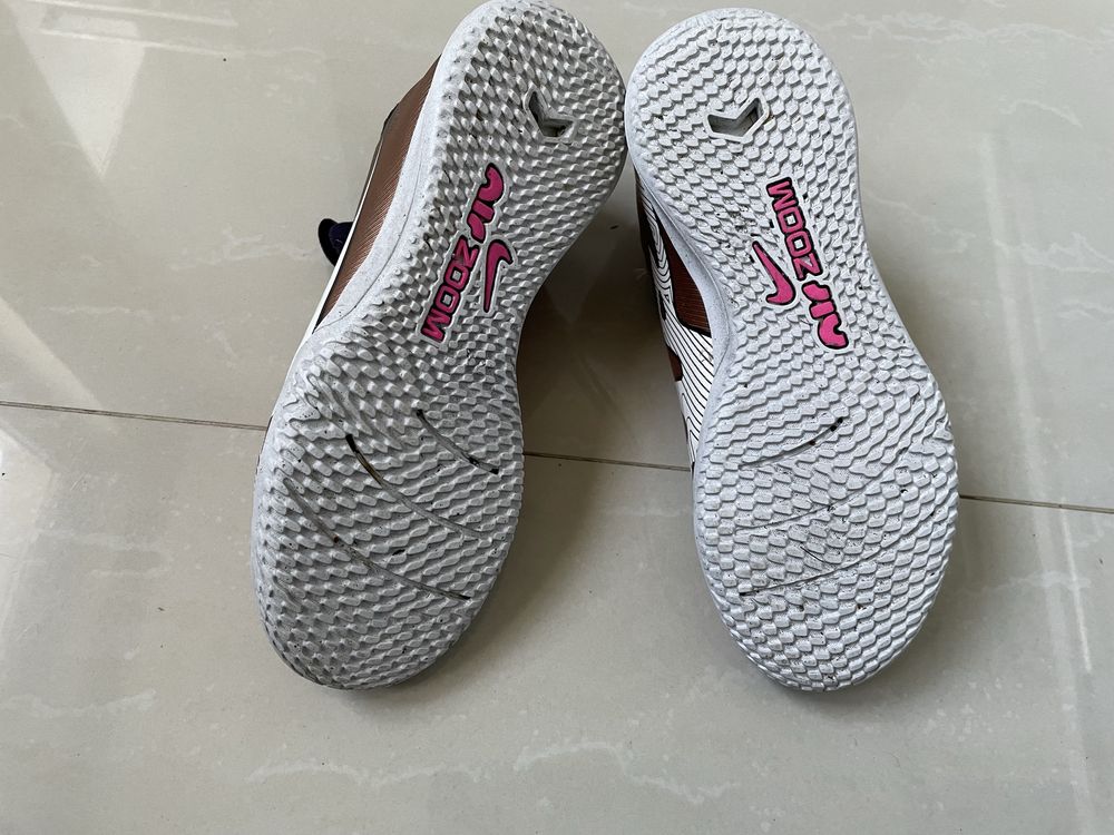 Buty piłkarskie-halowe Nike rozmiar 34