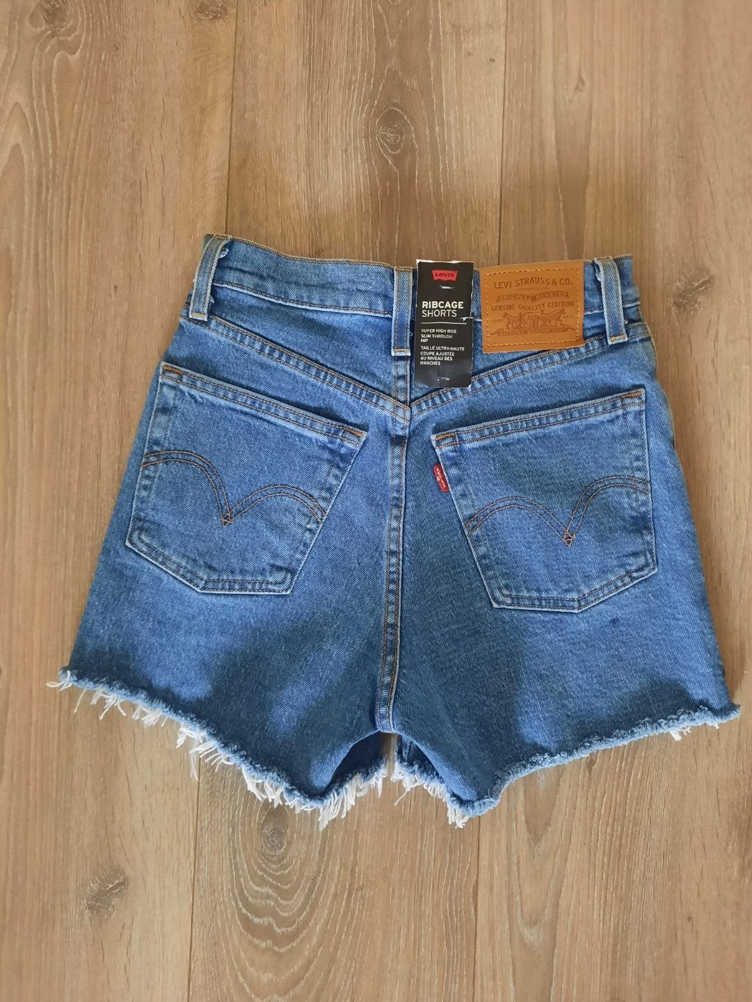 Шорты levi's. 24р