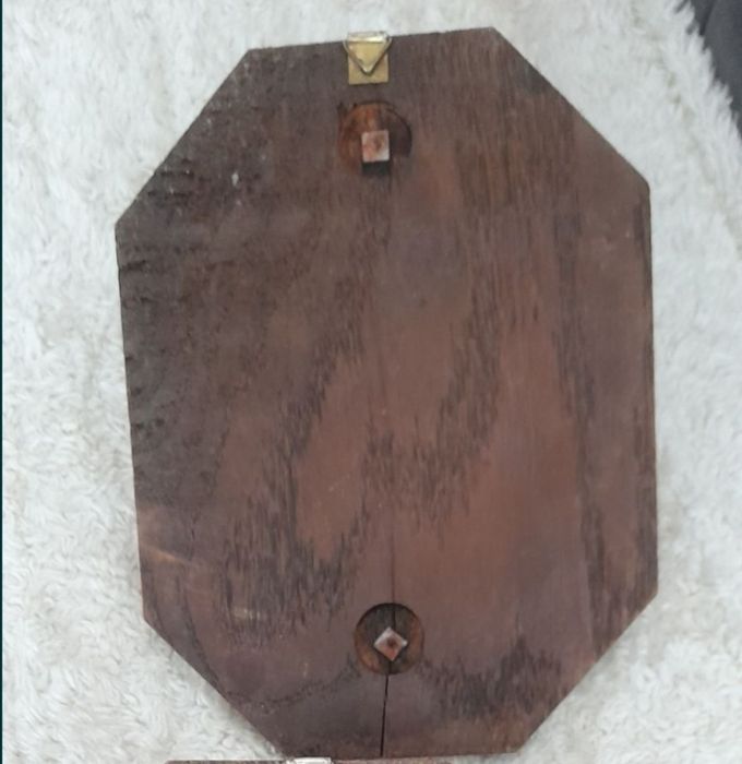 Płaskorzeźba twarz Maryji drewno