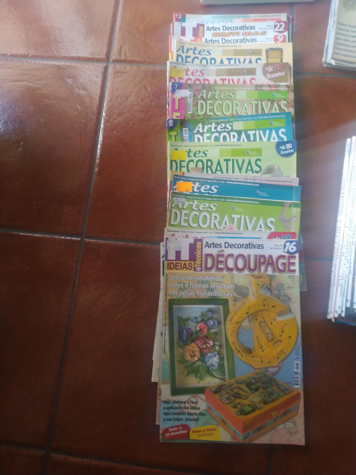 Mais de 100 Revistas de bricolage e decoraçao