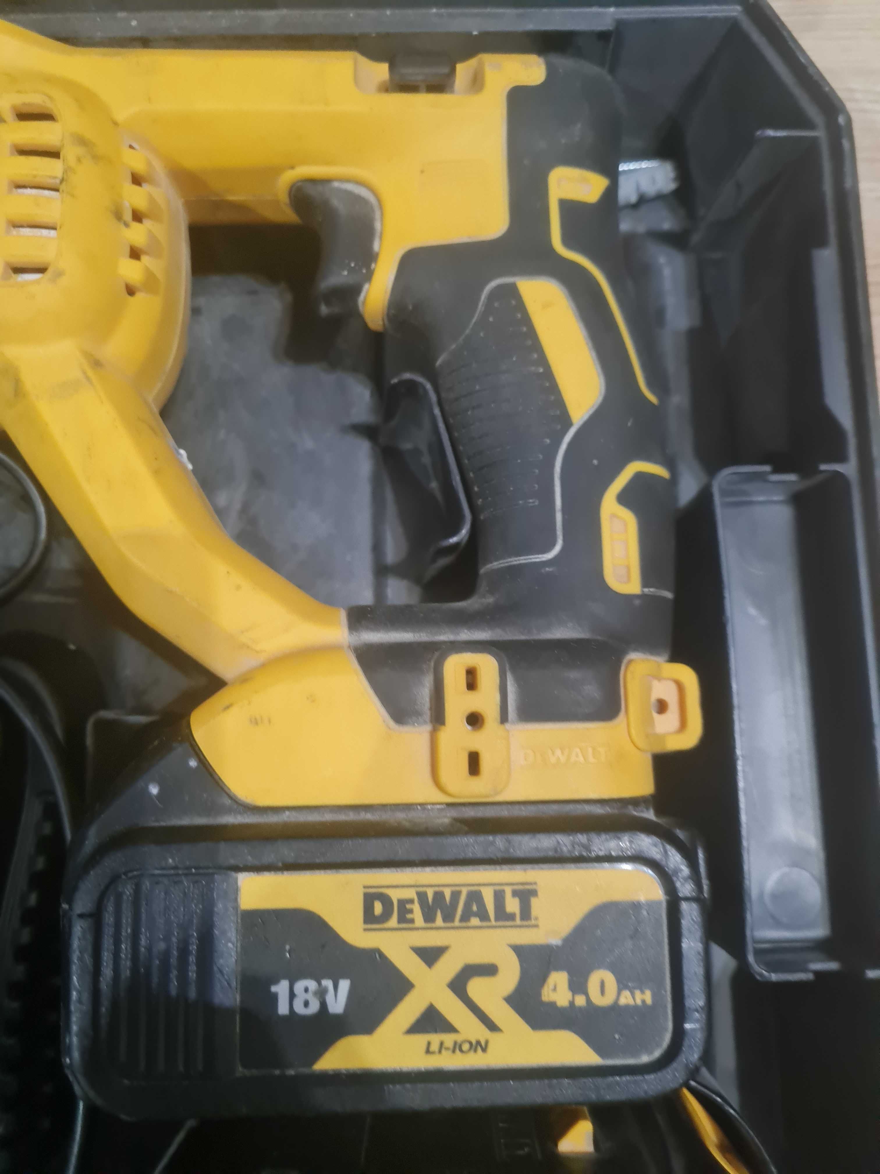 Młoto wiertarka DEWALT