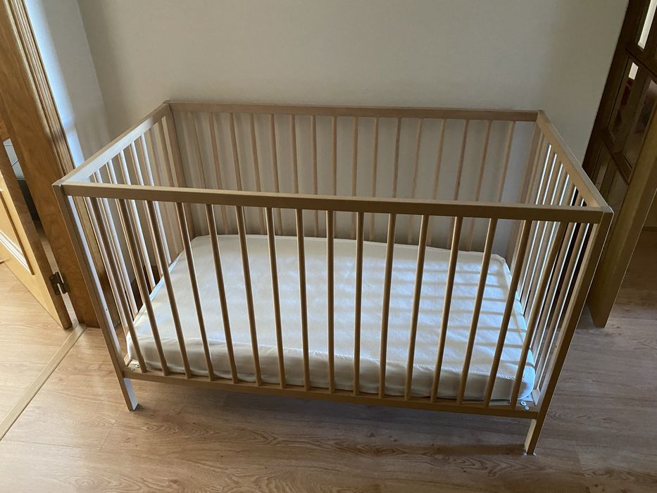 Cama de bebé mais colchão
