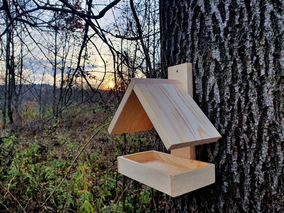 Karmnik dla ptaków drewniany