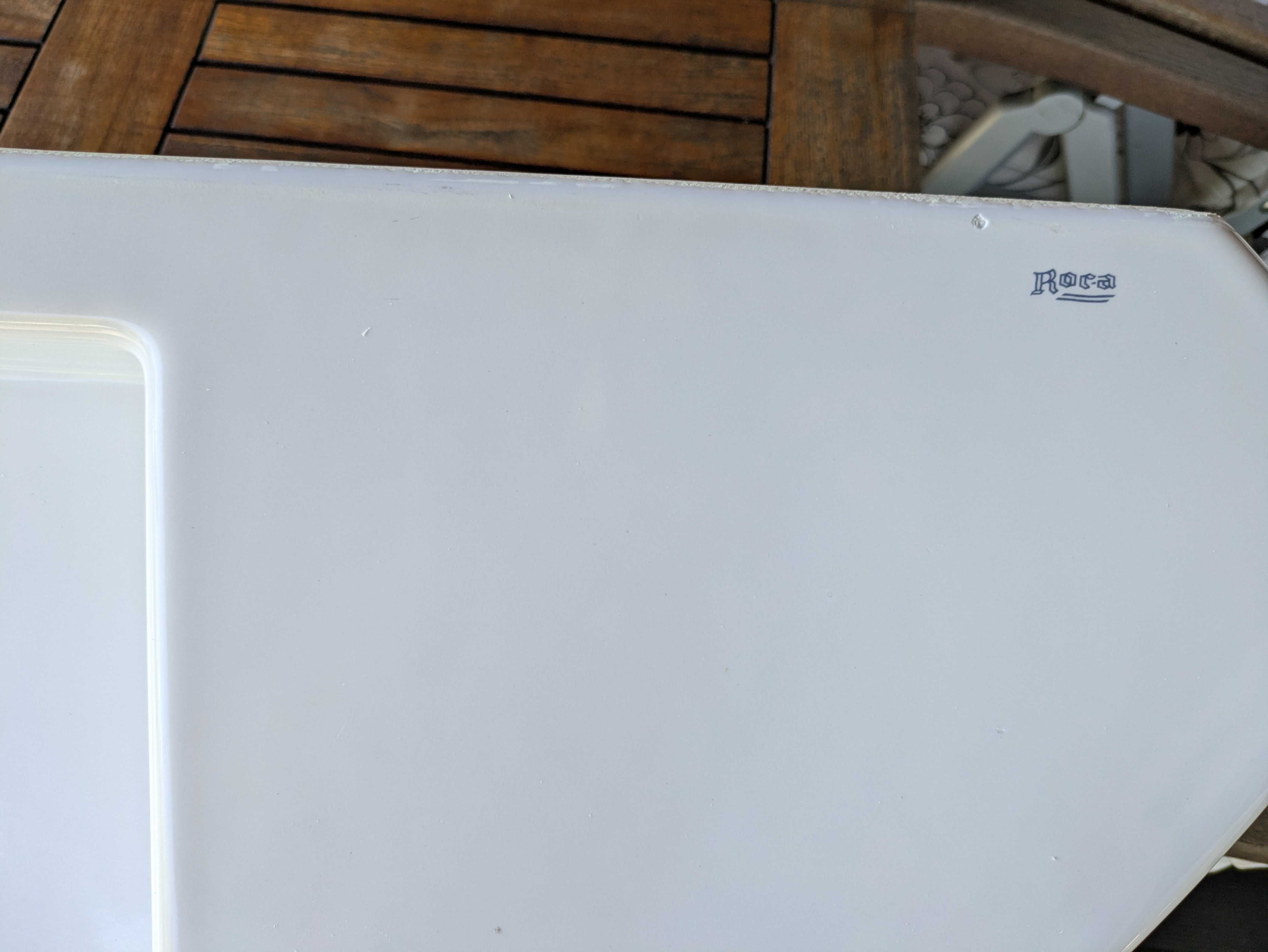 Umywalka Roca z baterią Tres