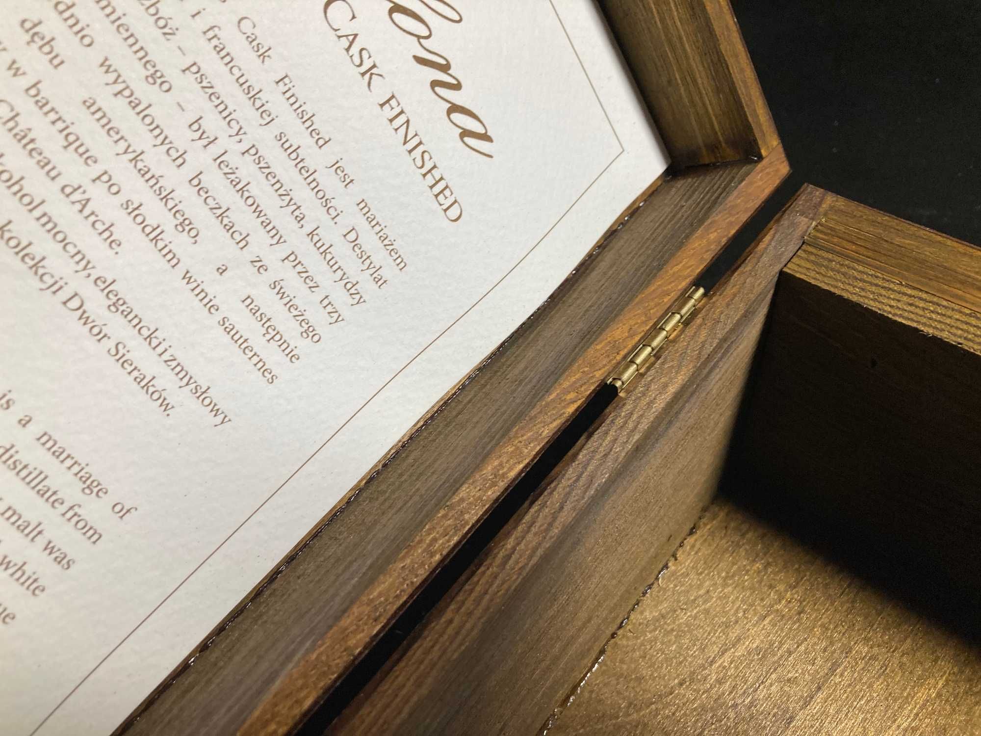 Drewniana skrzynka / pudełko po butelce (27 x 16 x 11 cm)
