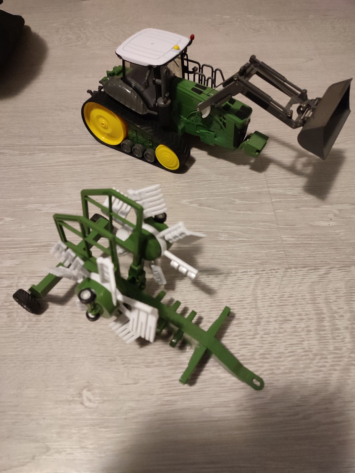 Traktor na gąsienicach RC na zdalne sterowanie