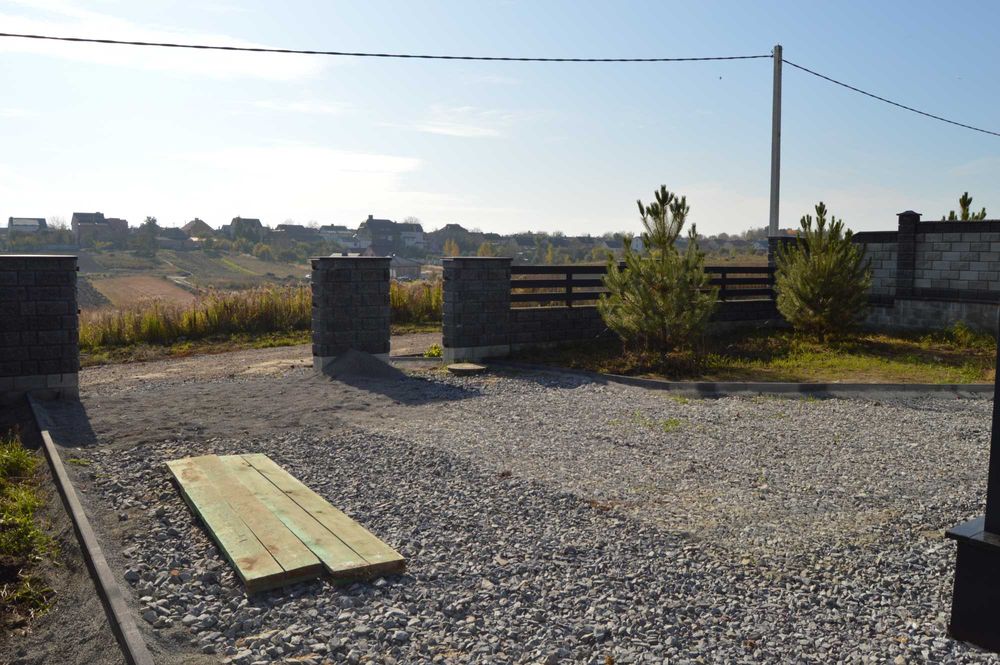 Будинок з фальцевим дахом та панорамним заскленням 75м² та 4 сот Тинне