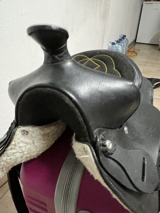 Cela pónei em cabedal feita a mão