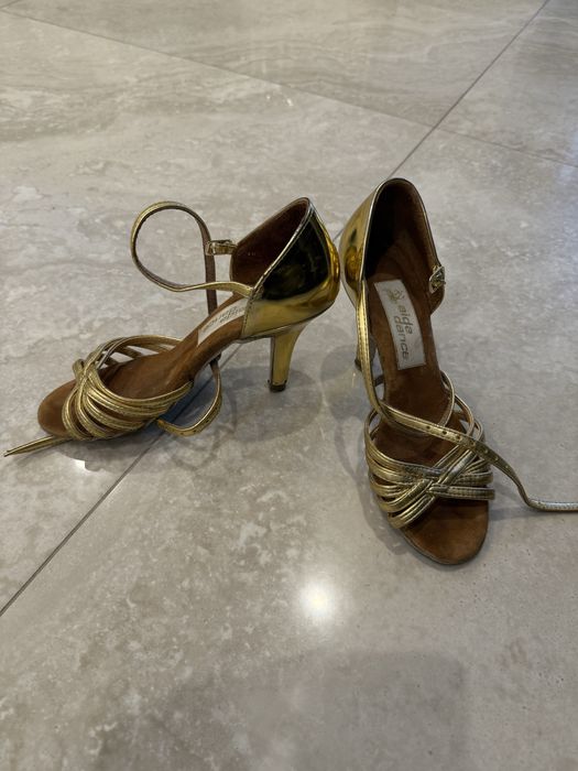 Продам взуття для танців в гарному стані