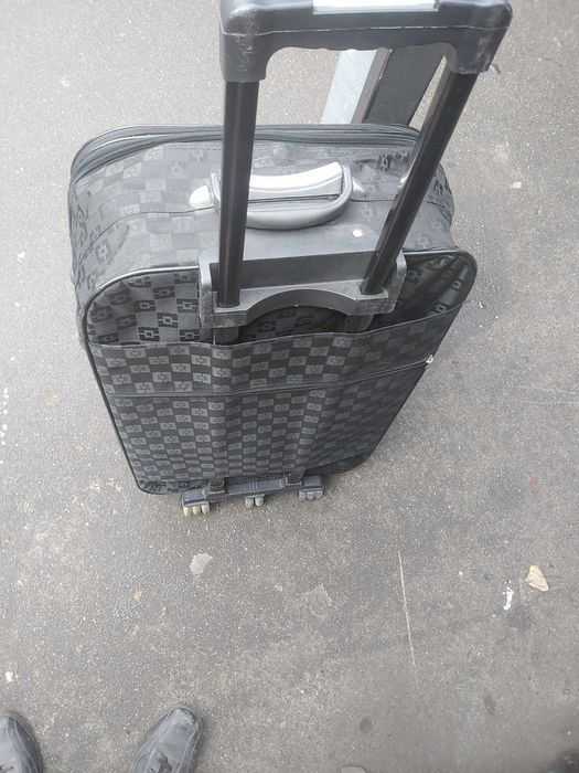 чемодан на колесах большой