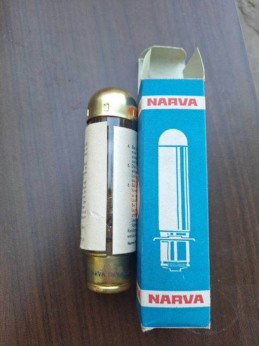 Żarówka NARVA 220 V 500 W do projektora.