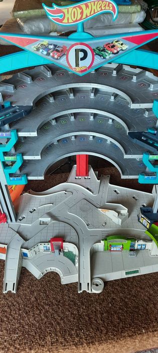 Zjezdzalnia parking hot wheels