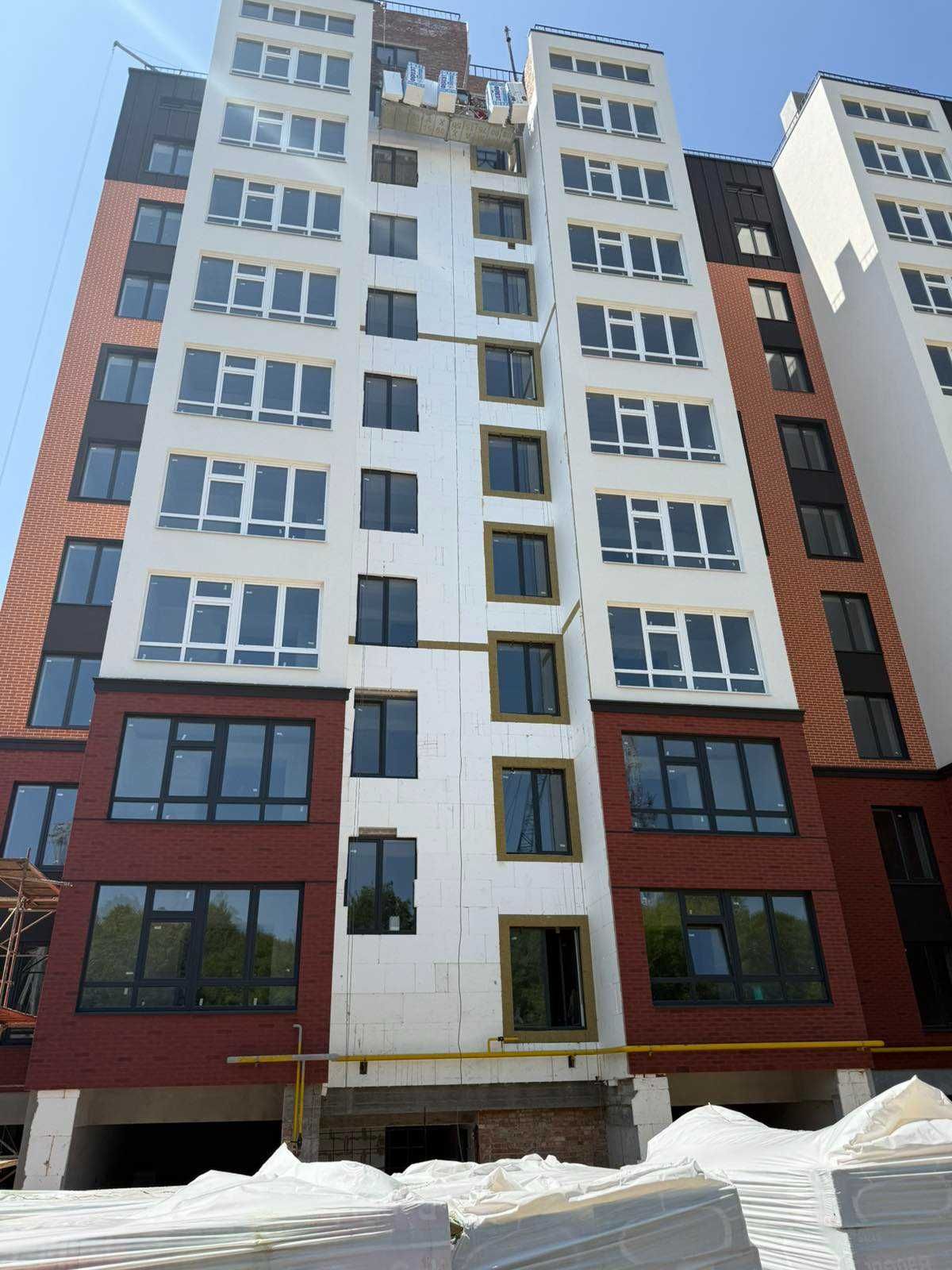 Продаж 1 км квартири в новобудові з видом на річку, р-н  Виставка