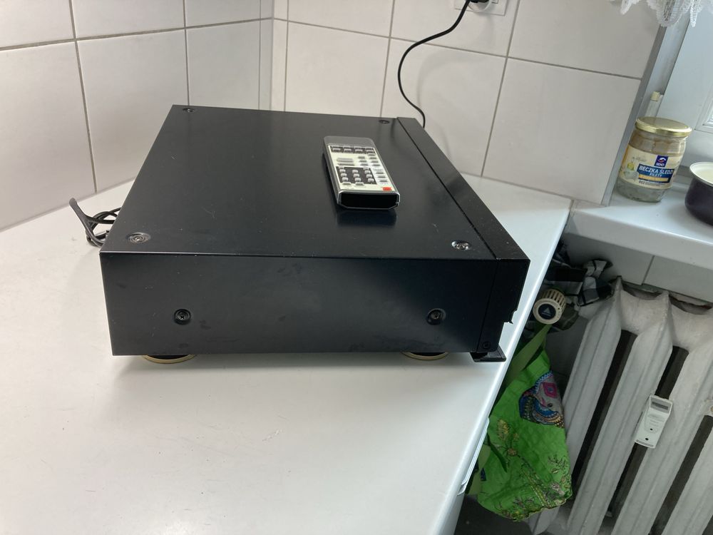 Sprzedam cd Denona 2560 z orginalnym pilotem jako uszkodzonego
