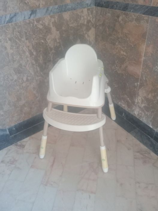 Cadeira para por a criança a comer