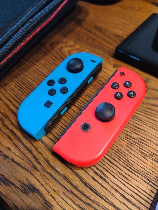 Nintendo Switch OLED + 2x Joy-Con + Gratisy