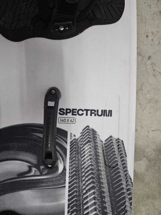 2024 Cabrinha Spectrum Twintip 140, 42 with pads