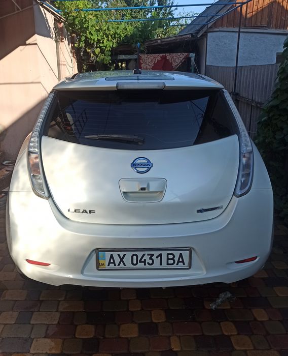 Продам автомобіль Nissan leaf