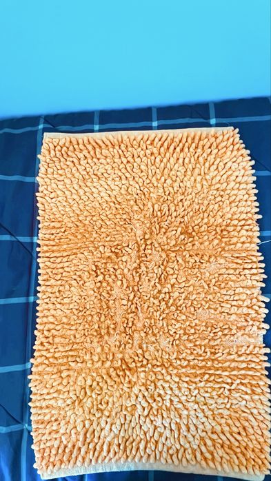 Tapete de banho felpudo laranja 54x83 cm em bom estado
