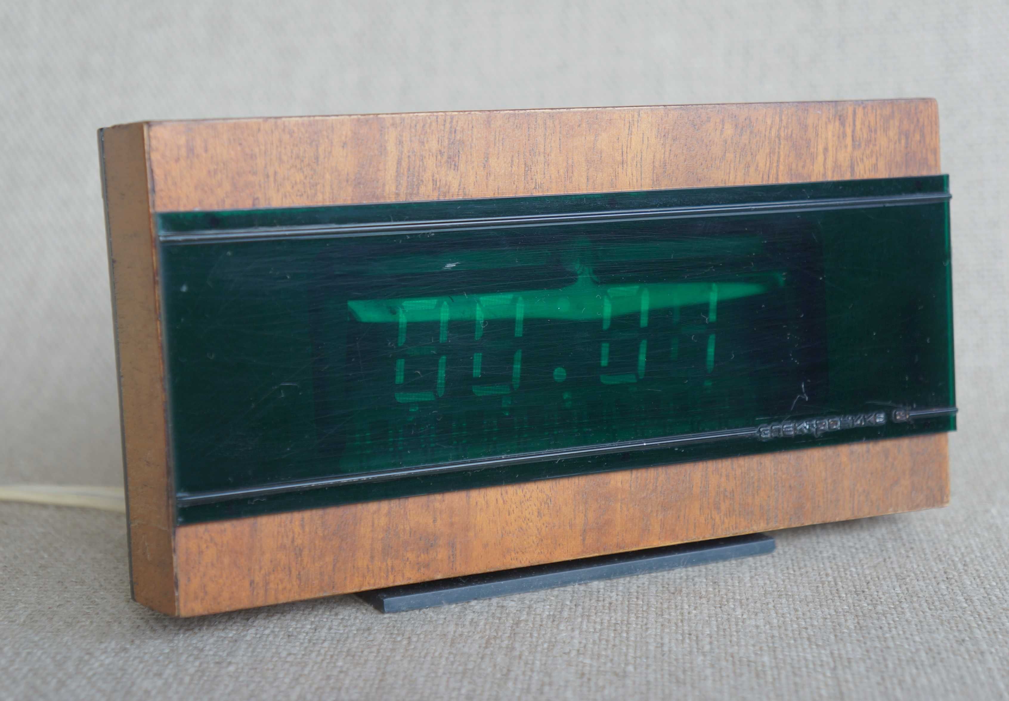elektroniczny zegar z budzikiem Elektronika 6 vintage
