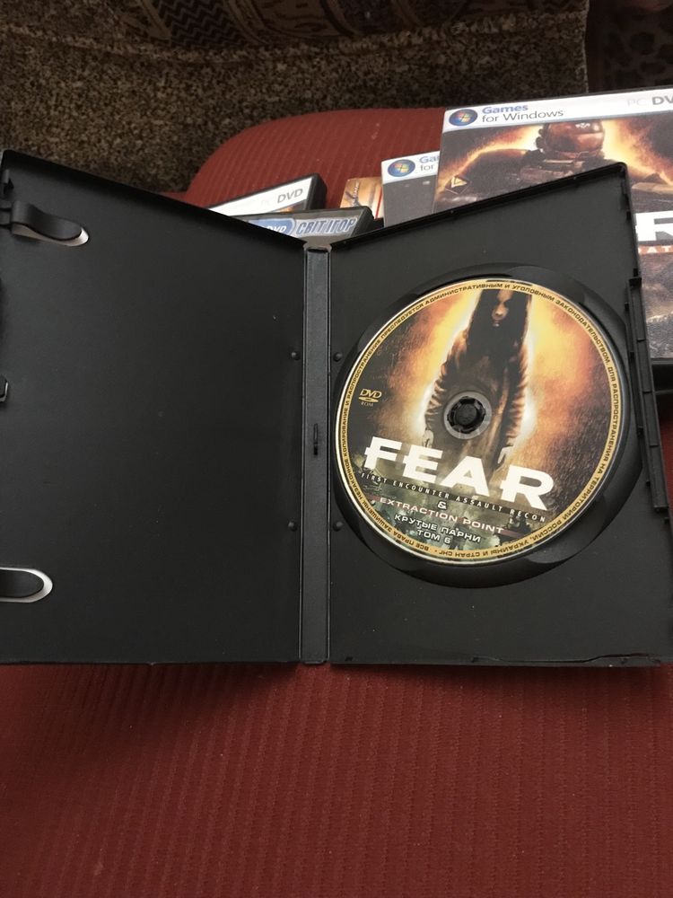 Игра для слабых PC, коллекцию FEAR и дополнение FEAR Extraction Point