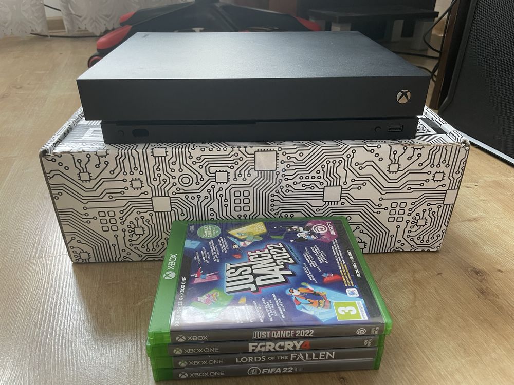 XBOX ONE X 1TB 4K + kinect + pad + 4 gry ( just dance 2022)