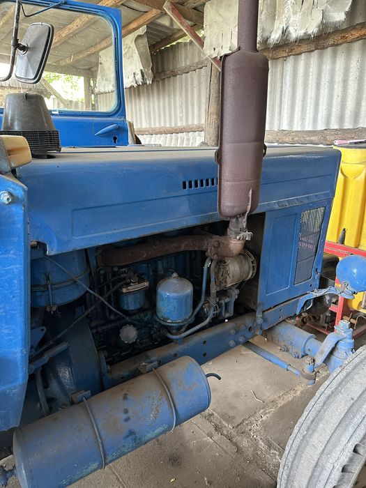Трактор МТЗ-80 в робочому стані