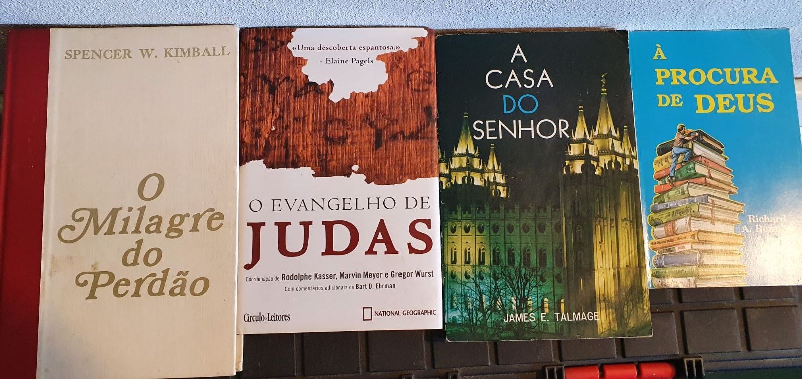 Artigos e livros religiosos