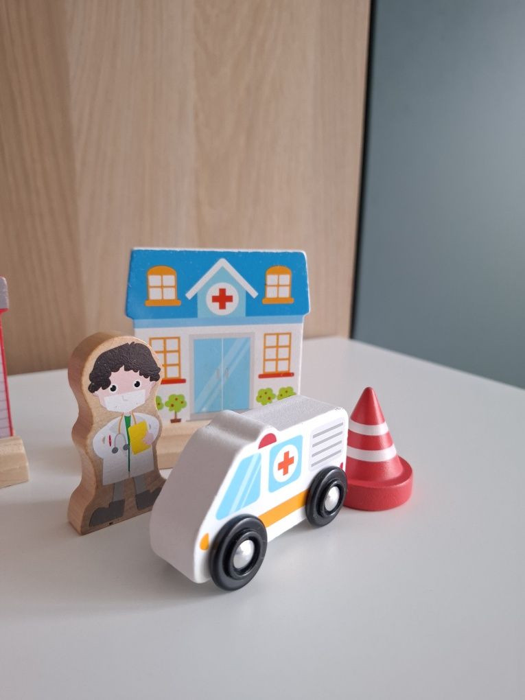 Drewniana straż pożarna policja karetka montessori samochód
