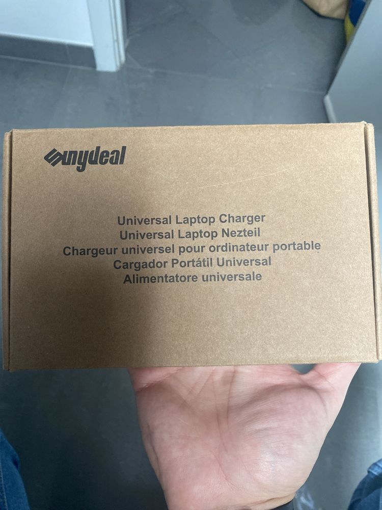 Carregador universal para portátil (SELADO)
