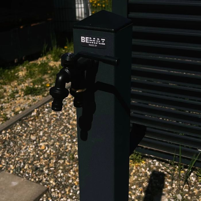 Kran ogrodowy na słupku