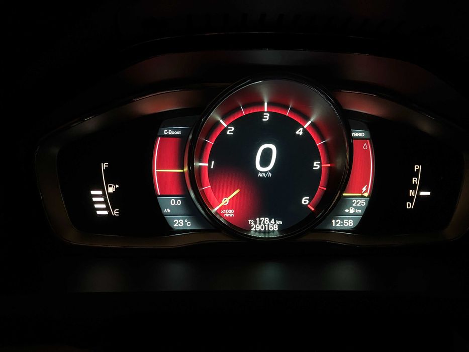 Volvo V60 Plug-In Hybrid - Kit styling e Polestar (300cv)