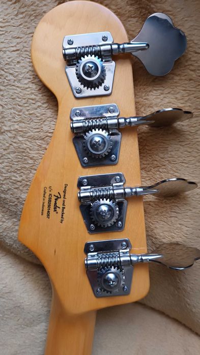 Gitara  Basowa JAZZ BASS SQUIER by Fender  Natural  jak Nowa