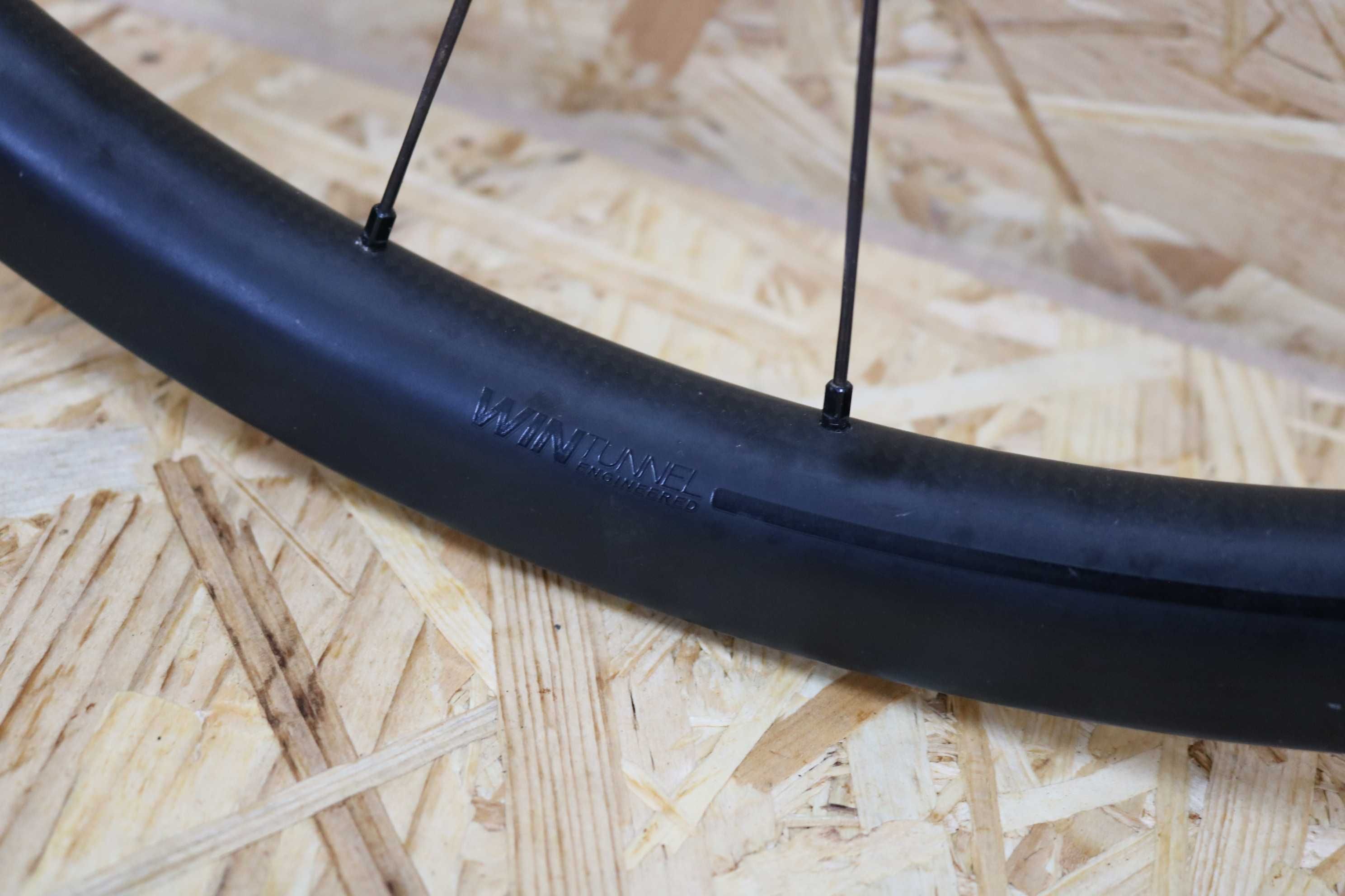 Rodas disco Roval CLX 32 - tubeless ou câmara