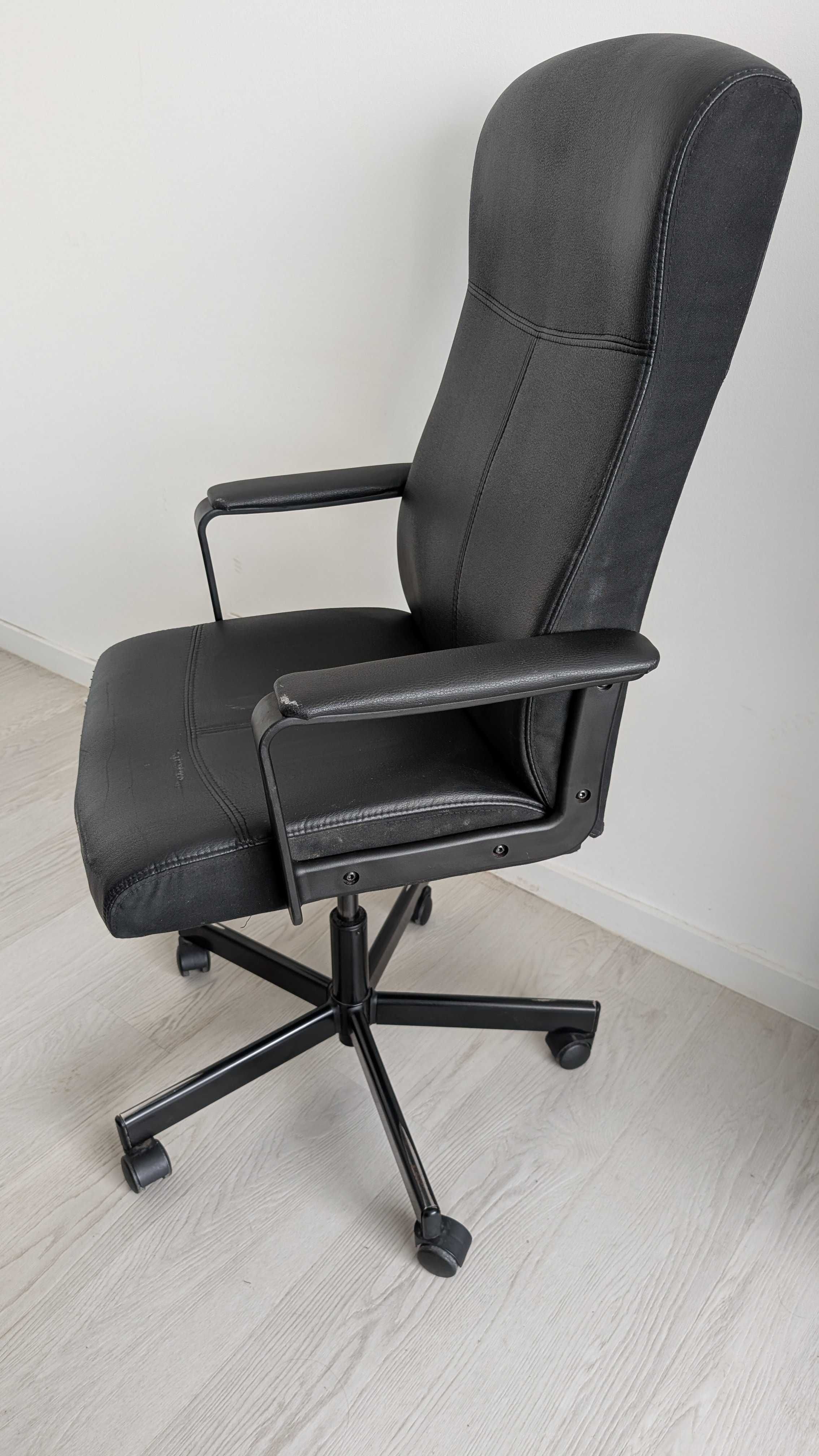 Cadeira de Escritorio Millberget (Bomstad preto)