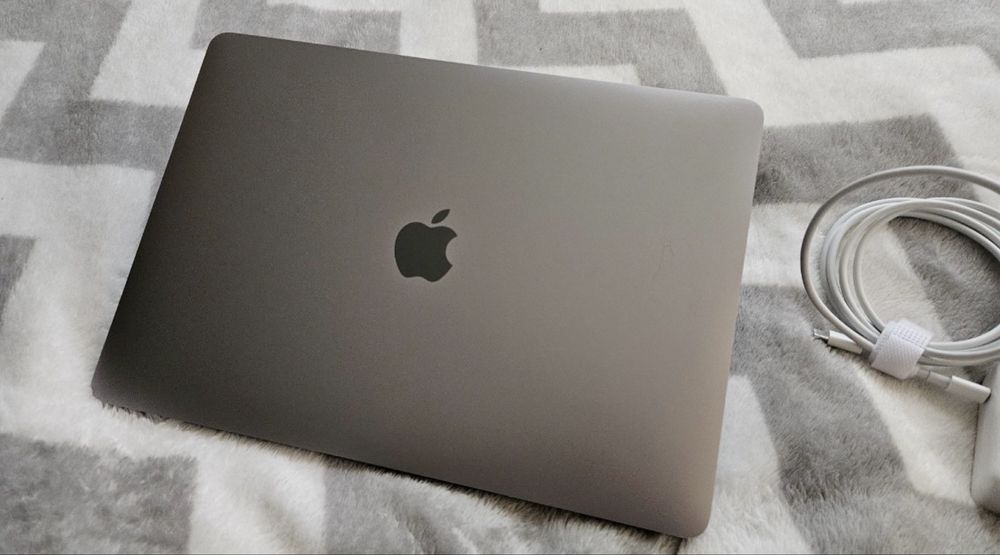 MacBook Pro 13.3” A2159 (2019) – i7 / 16GB RAM / 256GB SSD