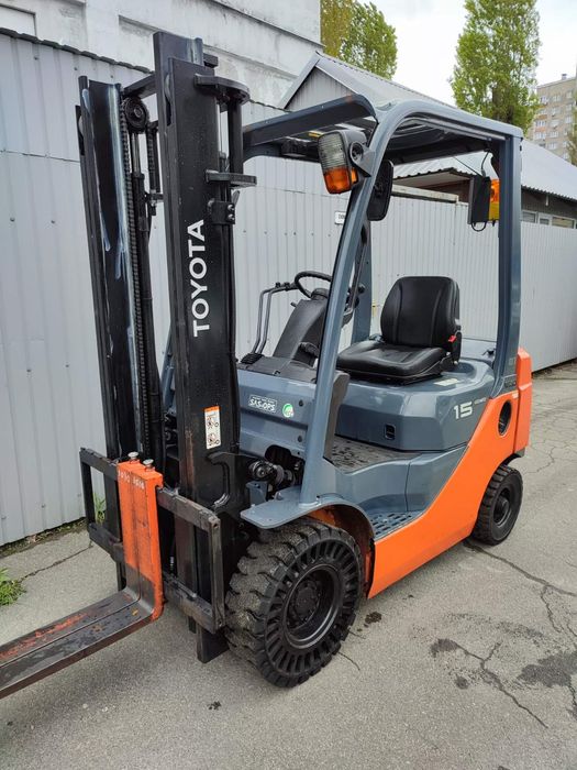 Навантажувач Тойота  погрузчик  дизельний Toyota 8FDL15