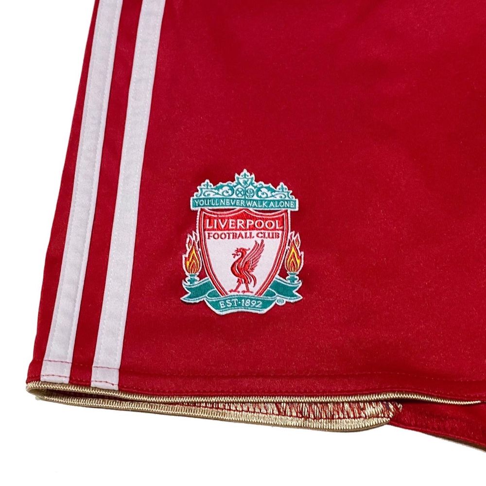 Футбольные шорты Adidas Liverpool