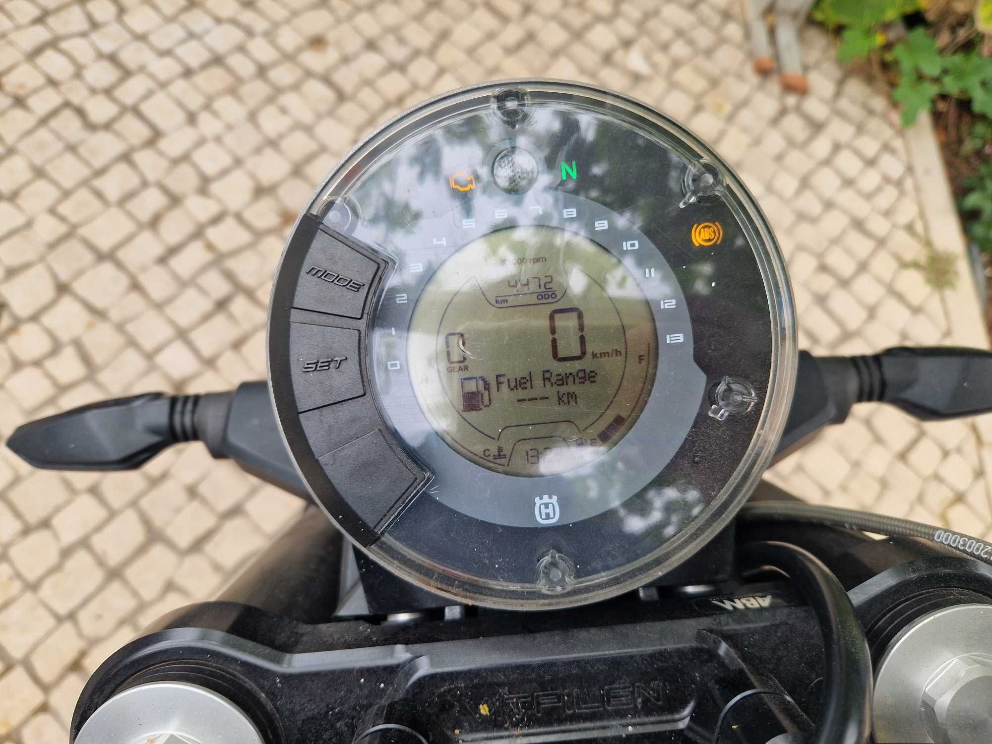 Husqvarna Vitpilen 401 poucos km
