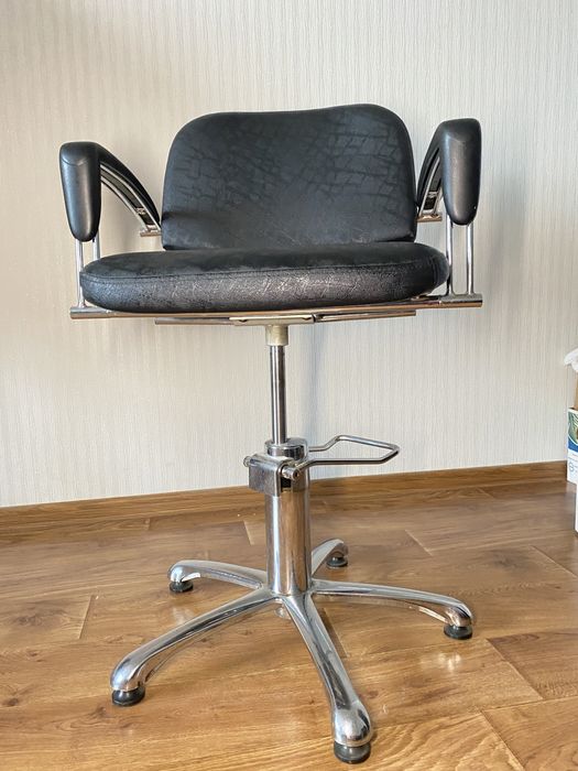 Перукарське крісло на гідравліці