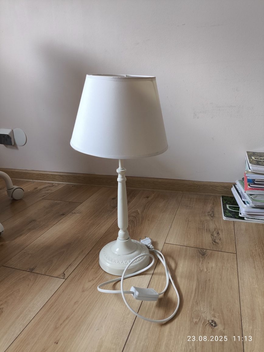 Lampa stołowa z abażurem